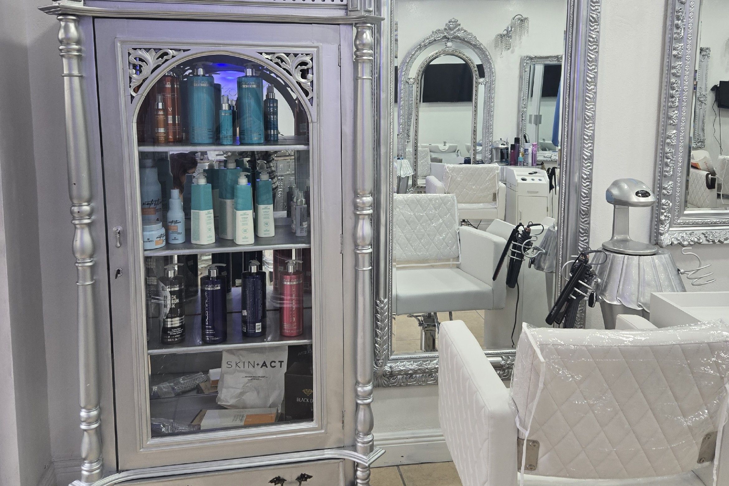 Elegant beauty styling at D & D Fashion Beauty Salon in South Miami